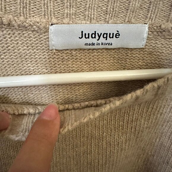 Cream Elastic Stretch bottom Sweater from Korea - Picture 2 of 3